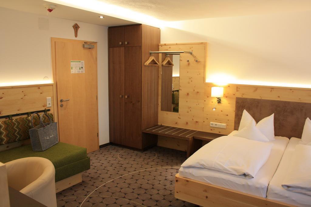 Triple Room,761630548:JPEG